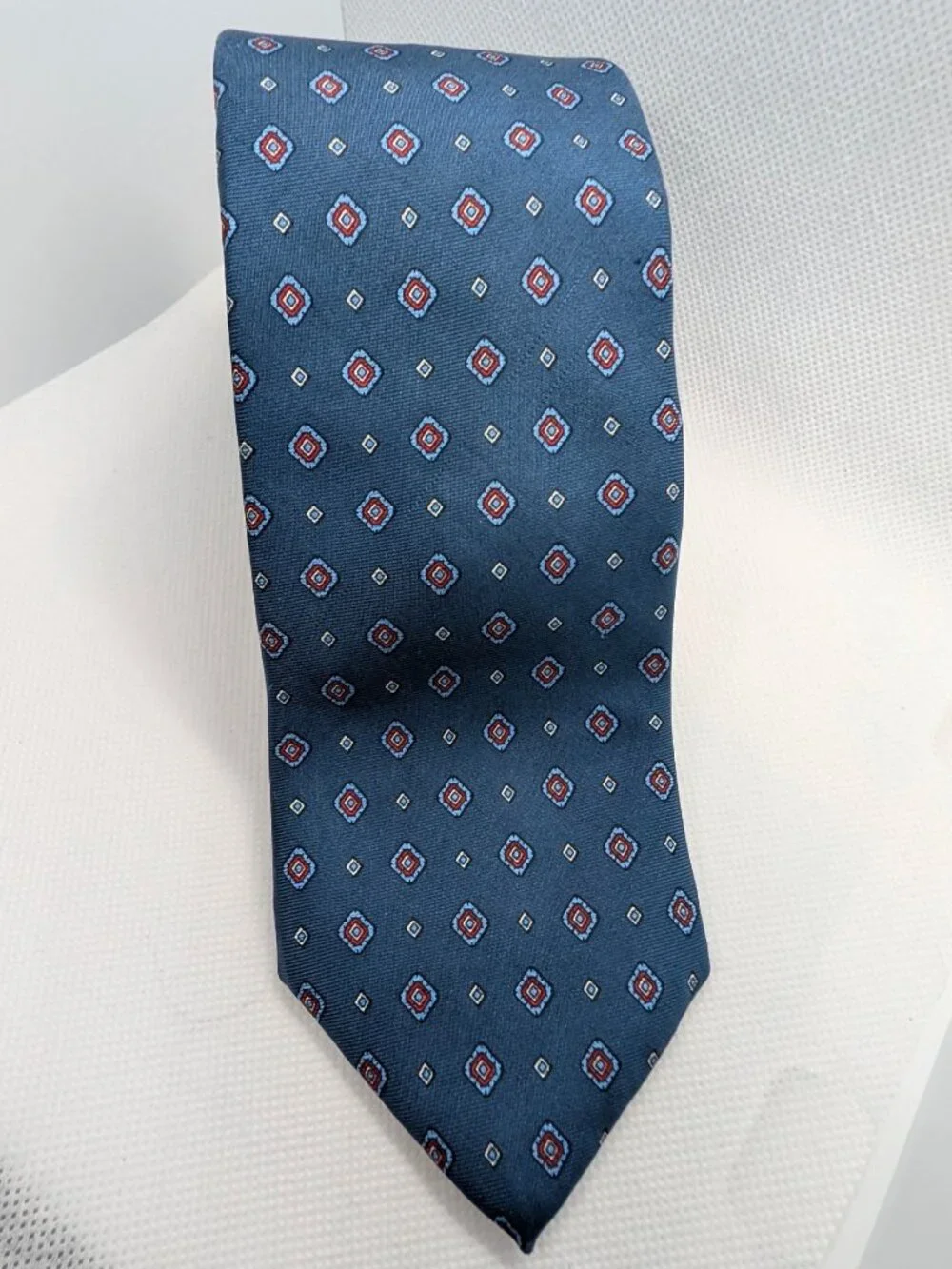Oleg Cassini Neck Tie Blue with Burgundy Small Ovals Silk 56 x 3